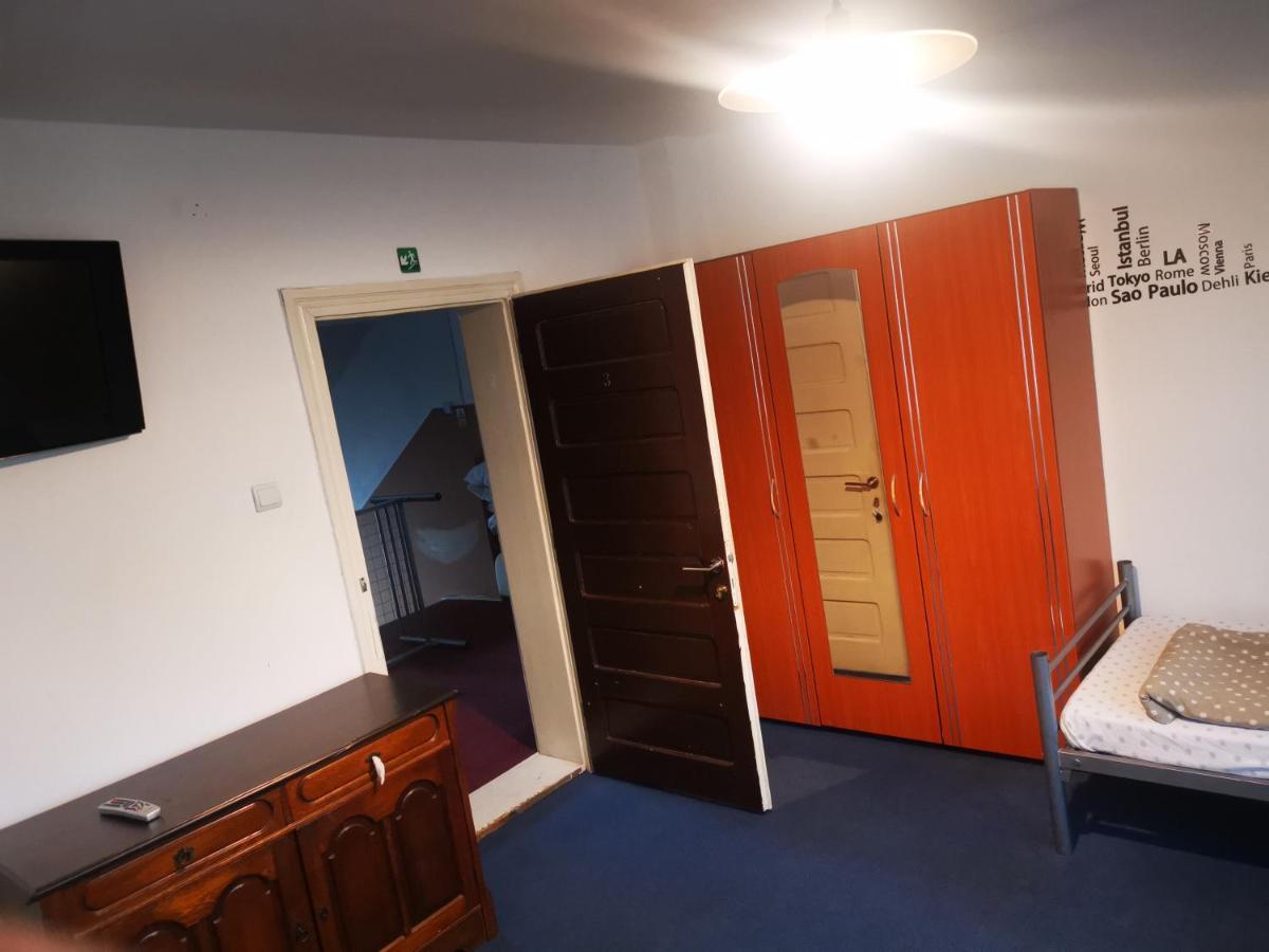 كلوج-نابوكا Enjoy Hostel المظهر الخارجي الصورة